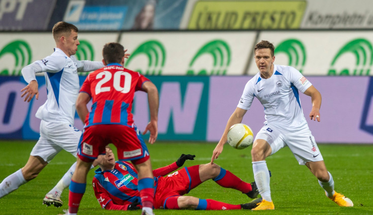 Slovan po osmi letech veze z Plzně tři body. Rozhodla červená karta pro Kašu