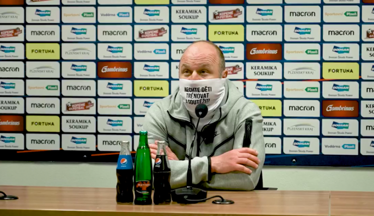 Na děti prdíme, je mi jich líto, apeluje na vládu trenér Slovanu Pavel Hoftych