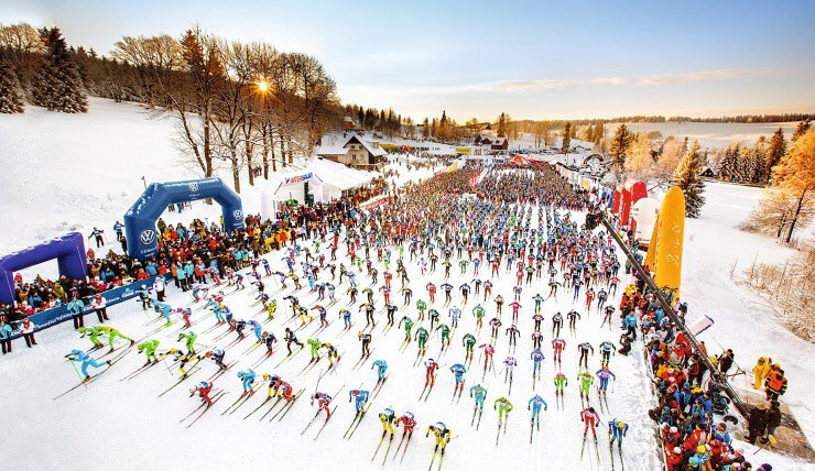 Na trať Padesátky vyrazí jen profesionálové. Ostatní mohou závodit virtuálně