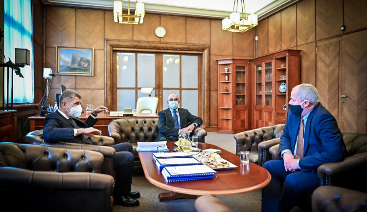 Zvládnete pandemii lépe než naše vláda? Online simulátor vám dá příležitost