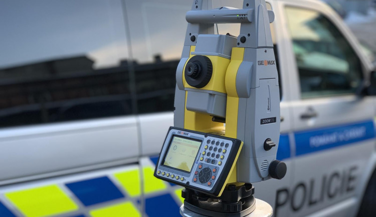 Rychlejší zaměření místa nehody umožní policii nové geodetické přístroje