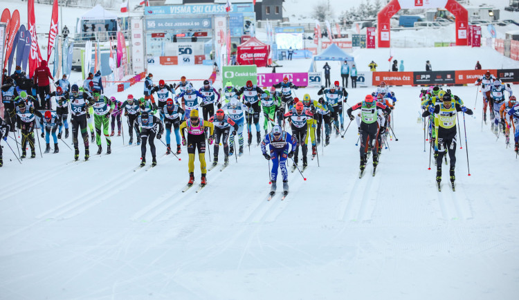 Jizerskou 50 vyhrál Švéd Persson. Mezi ženami vybojovala třetí místo Kateřina Smutná