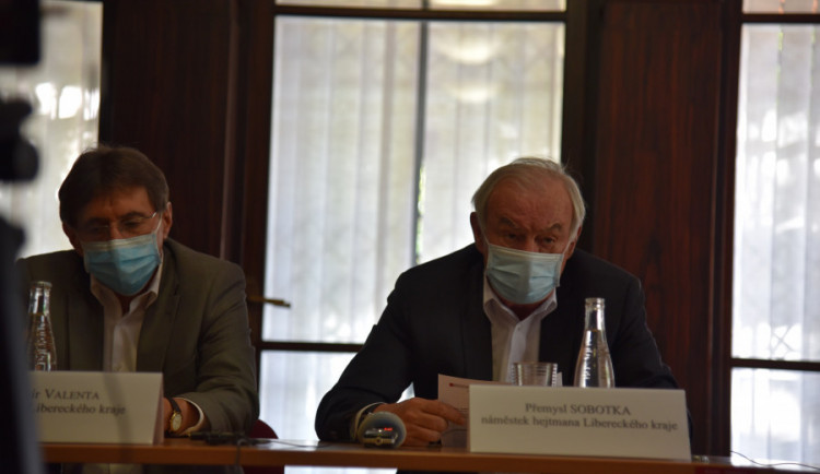 Velký nápor na psychiku, hodnotí rok koronaviru ředitel liberecké hygieny Vladimír Valenta