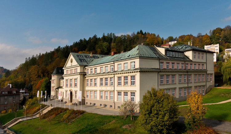 Již století nejen sklo letí v Železném Brodě