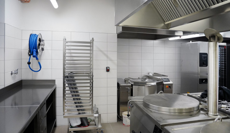 Škola na Husovce má novou kuchyň za 30 milionů