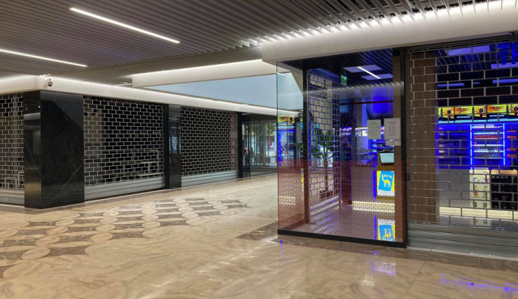 Obchodní centra nejsou zdrojem nákazy, ukazuje posudek. Při otevření obchodů se mobilita zvýší o procenta