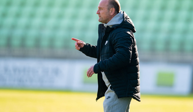 Měli jsme více šancí, ale bod z venku je oukej, hodnotí remízu v Karviné trenér Slovanu Hoftych