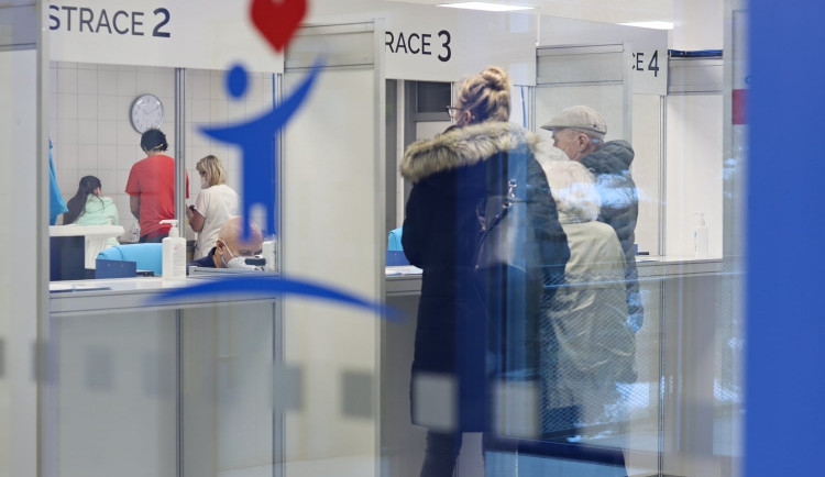 Kraj přiznal, že si drží zásoby vakcíny. Změníme strategii, řekl hejtman