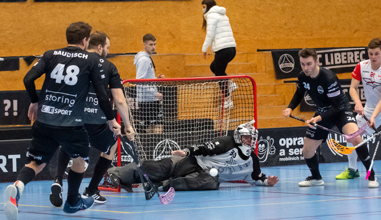 Důležité vítězství. Florbalisté porazili Pardubice a drží naději na play off