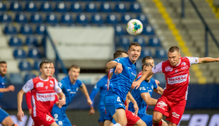 Slovan vrátil nováčkovi porážku. V atraktivním zápase porazil Pardubice 4:1