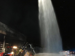 Dohašování požáru v Chrastavě trvalo celou noc. Škoda jde do 100 milionů korun