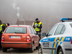 Žádné dlouhé zdržování ani fronty. Kontroly na hranicích okresů probíhají klidně