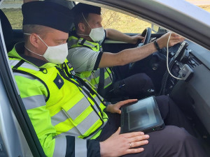 Na dálnici už jen s elektronickou známkou. Ty staré nezapomeňte odstranit, hrozí vám pokuta