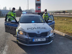 Na dálnici už jen s elektronickou známkou. Ty staré nezapomeňte odstranit, hrozí vám pokuta