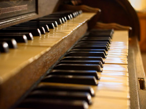 Varhany v Rochlici potřebují generální rekonstrukci. Sbírku podporuje i Markéta Tallerová