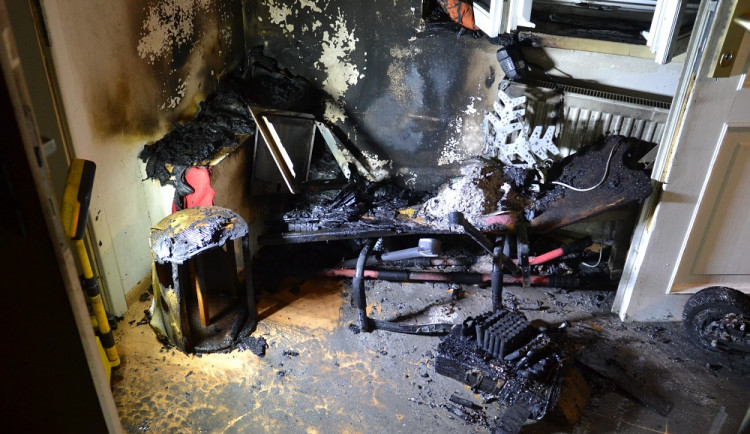 V Ruprechtické ulici hořel bytový dům. Šest osob bylo evakuováno, dvě předány záchranářům