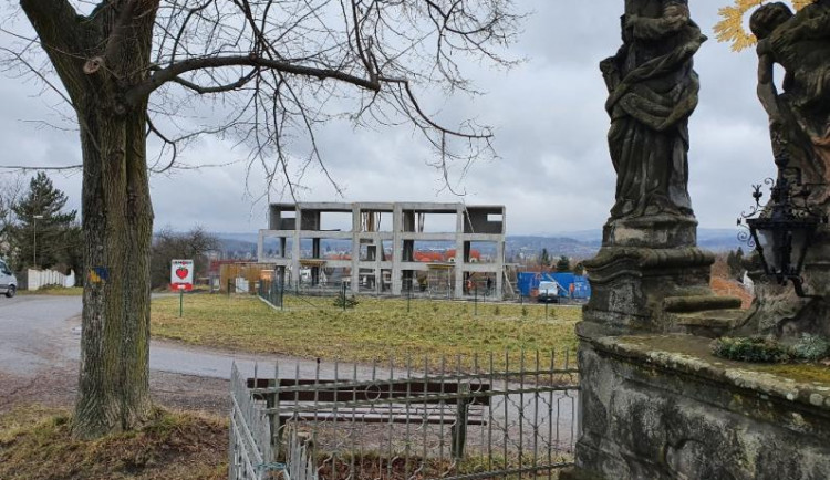 Turnovákům vadí stavba bytovky na Vrchhůře. Starosta se omlouvá