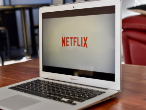 Internetová televize Netflix chce zakročit proti sdílení hesel