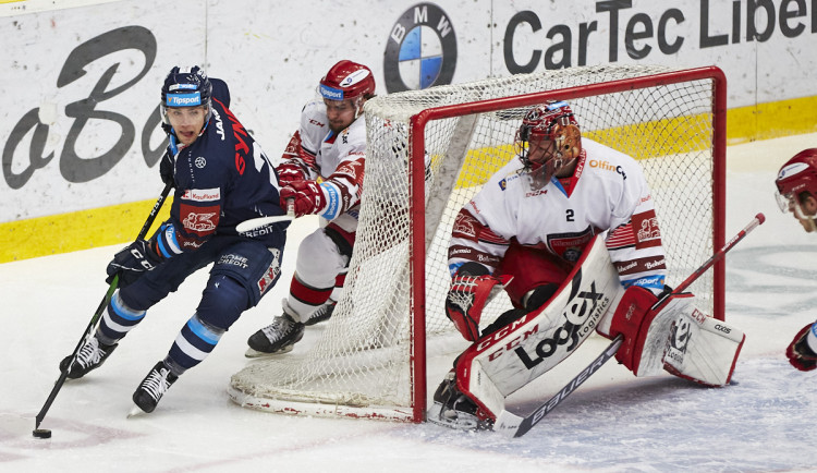 Tygři zvládli i druhé čtvrtfinále, Hradec porazili 3:0