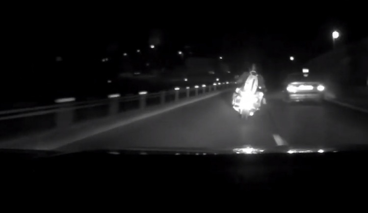 Foto z pronásledování motorkáře