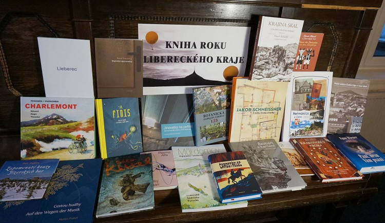 Poslední možnost hlasovat o Knihu roku Libereckého kraje. Vybírá se z třiceti titulů