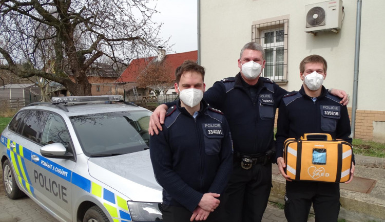 Nedaleko nádrže v Mníšku zkolaboval muž, zachránit ho pomohli policisté