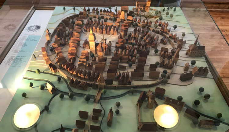 Na vodním hradě Lipý v České Lípě chystají novou expozici o jeho historii.