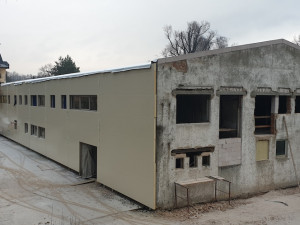 Areál Vratislavické kyselky po letech opět funguje. Vyrábí se tu sirupy, v plánu je i minerálka