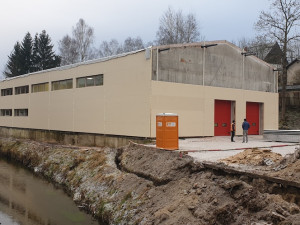 Areál Vratislavické kyselky po letech opět funguje. Vyrábí se tu sirupy, v plánu je i minerálka