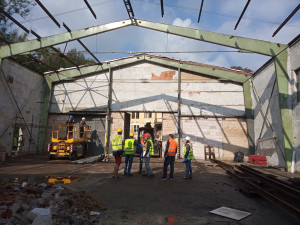 Areál Vratislavické kyselky po letech opět funguje. Vyrábí se tu sirupy, v plánu je i minerálka