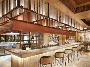 Byla to výzva, říkají skláři z Lasvitu. Jejich plastiky zdobí jeden z nejkrásnějších hotelů na světě