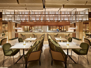 Byla to výzva, říkají skláři z Lasvitu. Jejich plastiky zdobí jeden z nejkrásnějších hotelů na světě