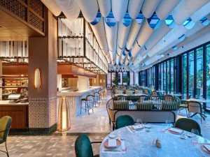 Byla to výzva, říkají skláři z Lasvitu. Jejich plastiky zdobí jeden z nejkrásnějších hotelů na světě