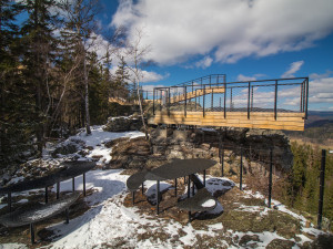 Nad Rokytnicí se tyčí nové vyhlídkové plošiny. Hotové by mohly být do letní sezóny