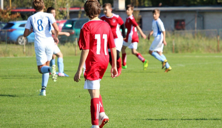 Lidé budou moct od pondělí sportovat venku. Vnitřní sportoviště zůstávají zatím uzavřena