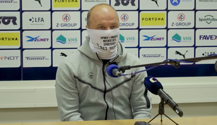 Není normální držet děti doma, zareagoval trenér Hoftych po zápase na Slovácku. Postihne nás každá blbá viróza, vadí mu