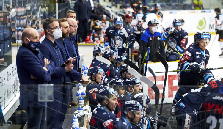 Dvě pokuty pro Tygry. Jedna za kritiku rozhodčích od trenéra, druhá za diváky bez roušek