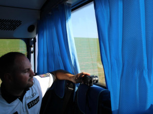 Policejní kontroly odhalily desítky přestupků. Nejčastěji šlo o řidiče bez pásů a s telefonem