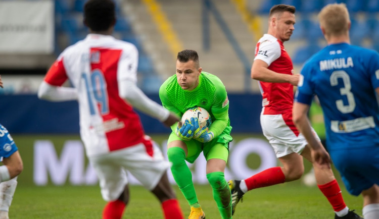 Slovan opět neskóroval a prohrál se Slavií gólem z penalty. Poháry se vzdalují