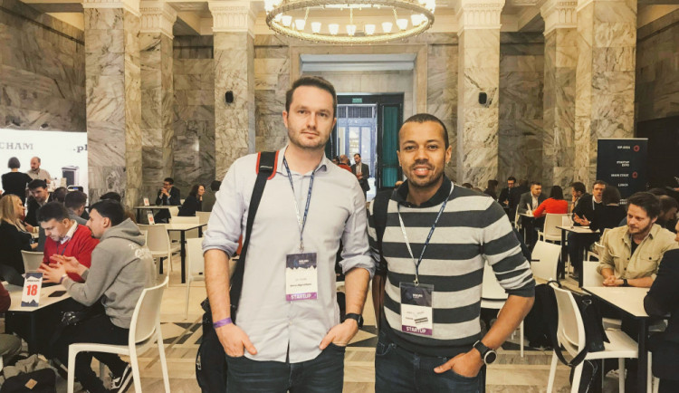 Johnson Darkwah (vpravo).