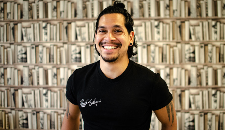 Radek vyrůstal v dětském domově, teď pracuje s osobnostmi a je žádaným trenérem