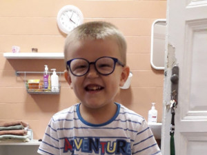 Měl z něj být ležák, vzpomíná maminka Adámka. Se synem bojují o soběstačnost