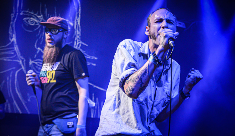 Chystá se celovečerní exhibice ve slam poetry. Snad naposled online, doufají umělci