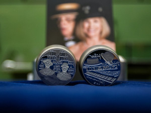 Suchého s Molavcovou spojuje humor, poezie i hudba půl století. V mincovně si vyrazili medaili