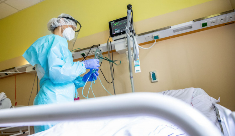 Týdenní počet případů v kraji klesl pod sledovanou hranici sta případů na sto tisíc obyvatel