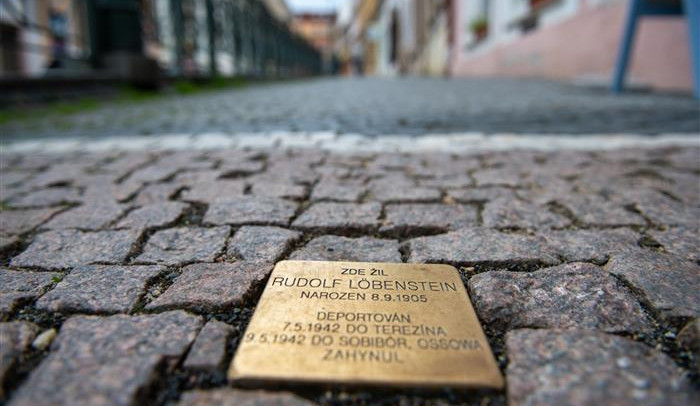 V České Lípě položili další Kameny zmizelých připomínající osudy Židů