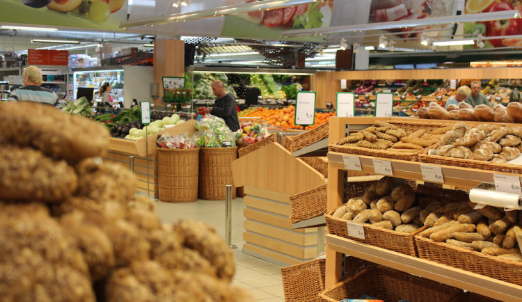 V sobotu si nenakoupíme. Na Den vítězství zůstanou velké obchody uzavřené