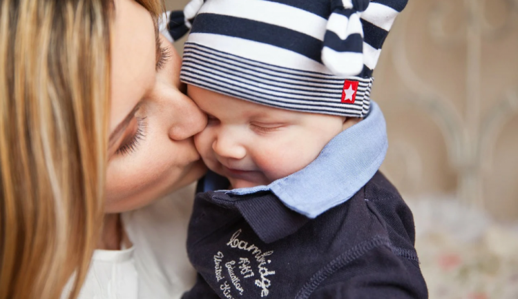 Dnes je Den matek. Jeho kořeny v Československu sahají až do roku 1923