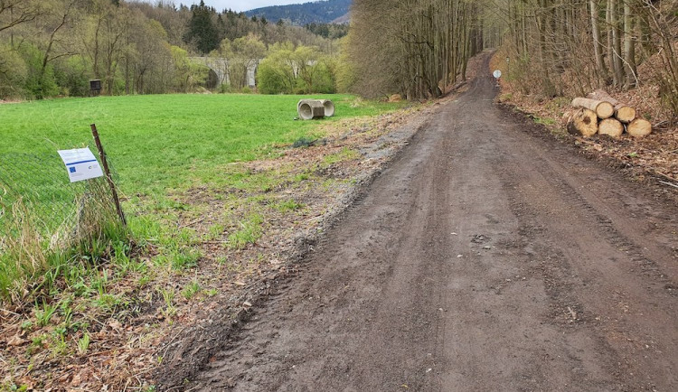 Část cyklostezky v Machníně dostává nový povrch. Hotovo má být do konce května