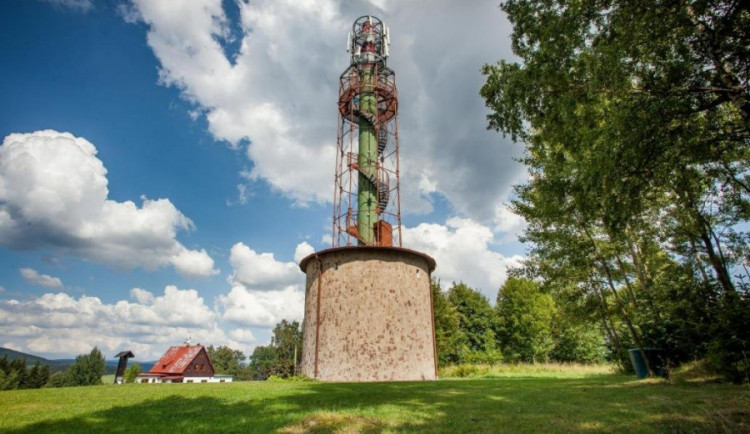 Návštěvu rozhledny Nisanka zatraktivní hledání pokladu